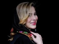 استایل هنری شیما محمدی با شال سوزن‌دوزی و‌ ست مشکی (عکس)