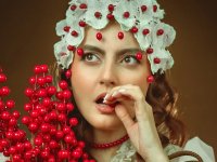 افسانه کمالی با استایلی رمانتیک و تاج گل سفید در فوتوشوت جدید (عکس)