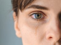 سرماخوردگی چشمی؛ یک بیماری ساده اما مسری