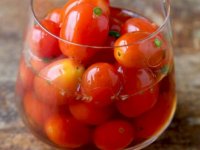 طرز تهیه ترشی و شور گوجه گیلاسی