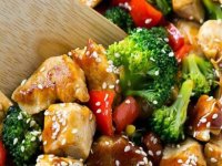 طرز تهیه یک غذای متفاوت و ساده با مرغ