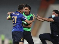 حمایت دوباره فرهاد مجیدی از کاپیتان؛ ادامه فوتبال وریا در اتحاد کلبا؟!