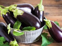 مصرف بادمجان برای این افراد ضرر دارد