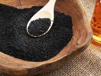 خواص شگفت‌انگیز روغن سیاه‌دانه برای سلامتی