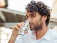 ۹ باور غلط درباره آبرسانی به بدن