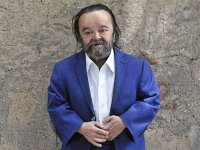 عکسی از اسدالله یکتا به همراه ۴ فرزندش