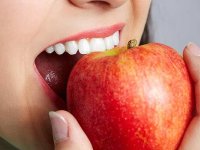 خوردن این میوه مثل مسواک زدن است