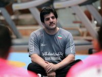 رسول خادم در کنار خانواده صابر کاظمی + عکس