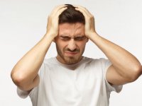 مبتلایان به میگرن این نوع پنیر را مصرف نکنند