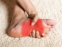 داغی و سوزش کف پا نشانه چیست؟