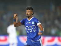 تیپ عجیب رامین رضاییان برای تماشای بازی استقلال + عکس