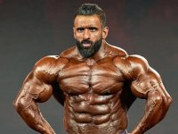 سلام نظامی هادی چوپان به پرچم ایران + عکس