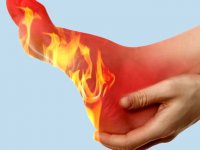 علت داغی کف پا در شب ها چیست؟