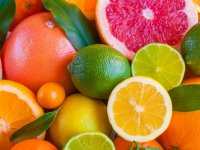 جوانی پوست در میوه‌ها نهفته است؛ ویتامین C خوراکی بهتر از کرم!