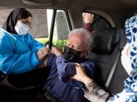 معطلی 15ساعته و ماشین‌خوابی در صف واکسن