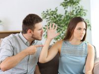 چرا همسرم به حرف‌هایم گوش نمی‌دهد؟