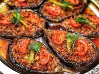 طرز تهیه بادمجان شکم پر به سبک گیلانی