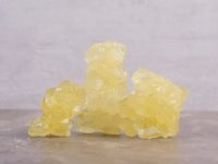 آیا مواد استفاده‌شده در نبات زرد طبیعی است؟