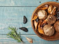 تبلیغات نادرست پیرامون سیر سیاه