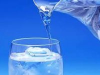 چقدر آب بخوریم و چگونه کمبود آب در بدن را تشخیص بدهیم؟
