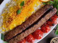 طرز تهیه کباب کوبیده؛ راز نریختن از سیخ