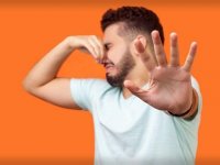 دلایل بوی بد بدن و راهکارهای کاهش آن+ اینفوگرافی