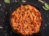 طرز تهیه پاستا گوجه‌ای بدون گوشت و مرغ