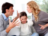 در دعوای والدین، کودک چه آسیب‌هایی می‌بیند؟