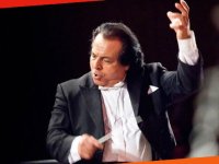 هنرمندان بزرگ نیازی به کمک هیچ سیاستمداری ندارند