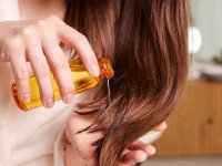 کاربر روغن زیتون برای رفع خشکی موها