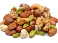 خوردن آجیل، راهی برای دوری از سرطان و بیماری‌های قلبی