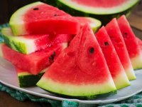 با این غذاها در تابستان خنک بمانید