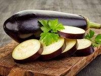 ۹ عارضه‌ مصرف بیش از حد بادنجان برای بدن