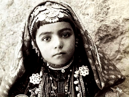 سفر به عصر قاجار؛ از زن خَرسوار تا مرد آتش‌خوار