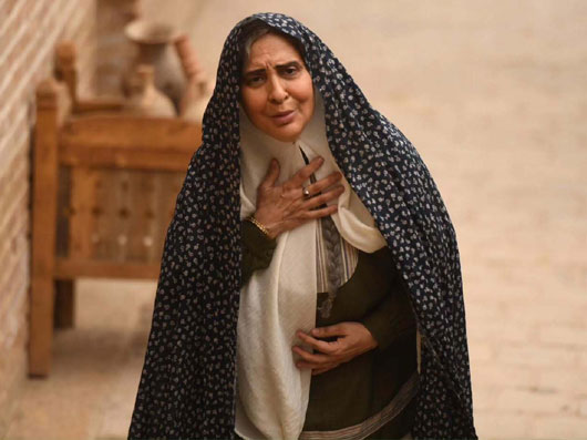 تصاویری از مرجانه گلچین در نقش "دایه" بامداد خمار؛ گریم سنتی بازیگر