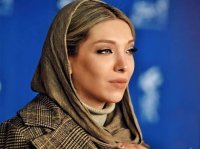 صدف اسپهبدی با استایلی متفاوت در یک مراسم سینمایی