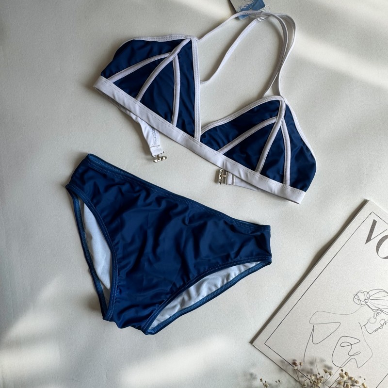 بیکینی کد ۰۰۸