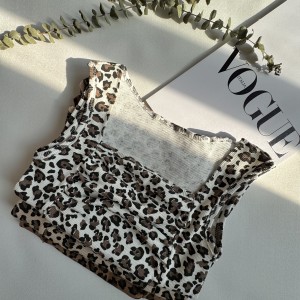 کراپ تاپ پلنگی جلو کشدار  کد ۴۳۸