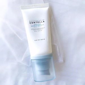 ضدآفتاب سنتلا اسکین ۱۰۰۴ اصل Madagascar Centella Hyalu-Cica / Tone Brightening SPF50