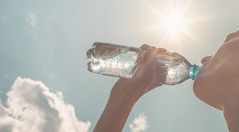 چقدر آب در روز بنوشیم؟