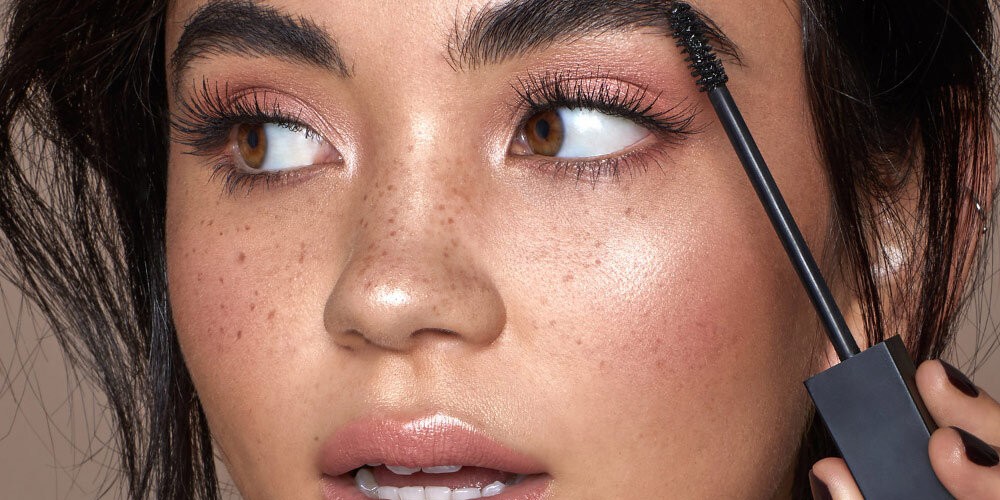 چگونه ابروهای خود را پرتر کنیم؟ راهنمای کامل برای داشتن ابروهای پر و زیبا