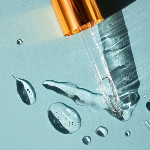 پلی‌گلوتامیک اسید؛ آبرسانی قدرتمند و محافظت‌کننده پوست (مطلب)