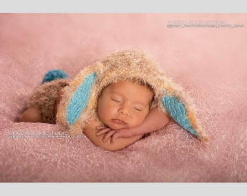 عکس نوزاد با تم کلاه خرگوش 