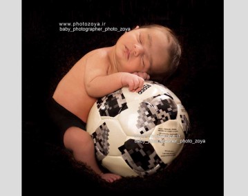 عکس نوزاد با تم فوتبالی