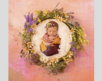 عکس نوزاد با تم حلقه گلهای وحشی